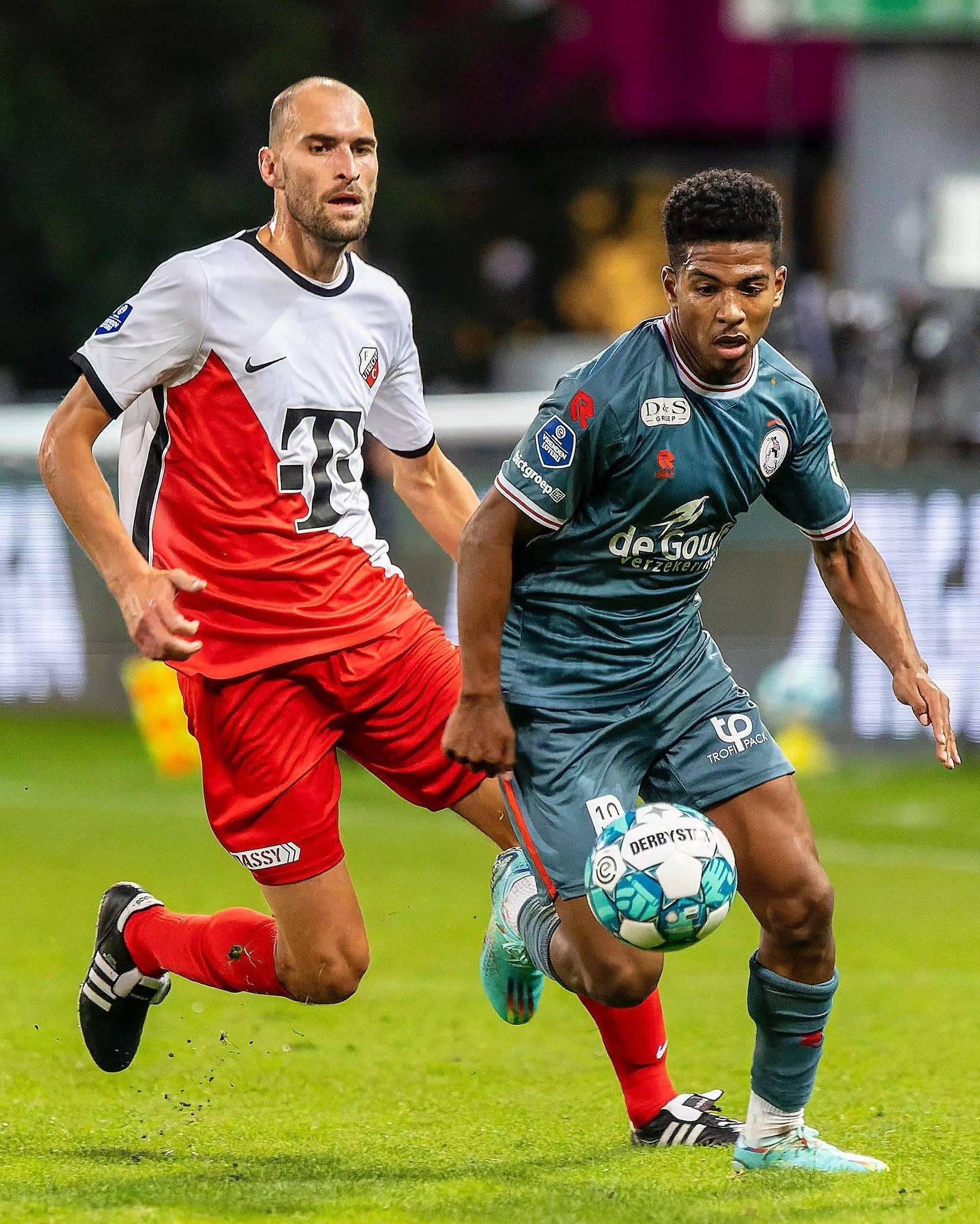 更倾向于紧 更倾向于紧