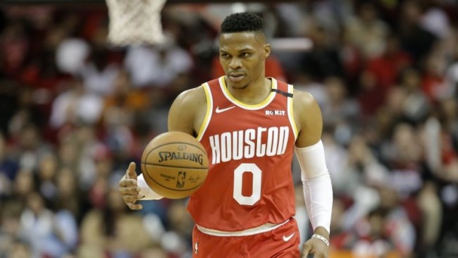 由队友自发 由队友自发